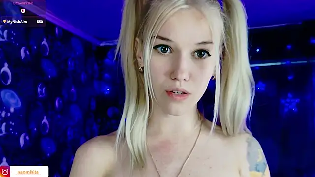 NaomiHita webcam