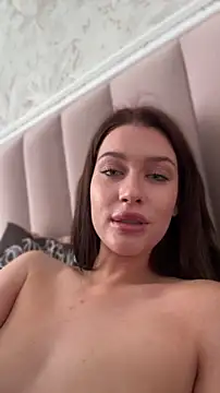 KikiWatson webcam