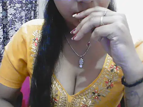LovingPihu webcam