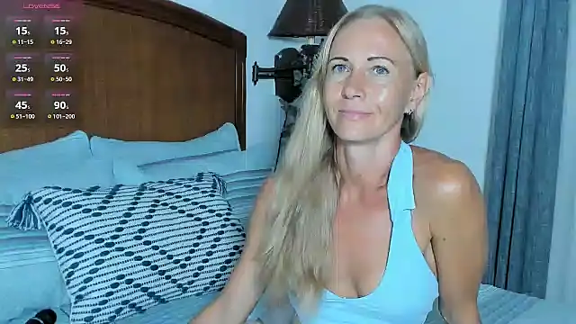 christine_35 (F milf) - :movingboobs:Topless:movingboobs: