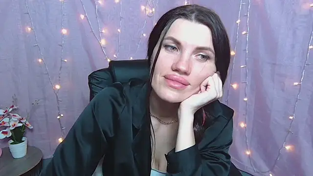 MilaLoona webcam