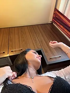 Hotmomcheckk_