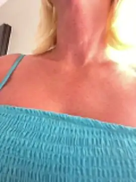 TiffaneyLove webcam