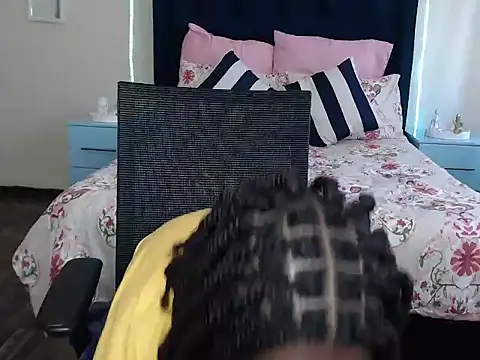 QUEENMANDYY