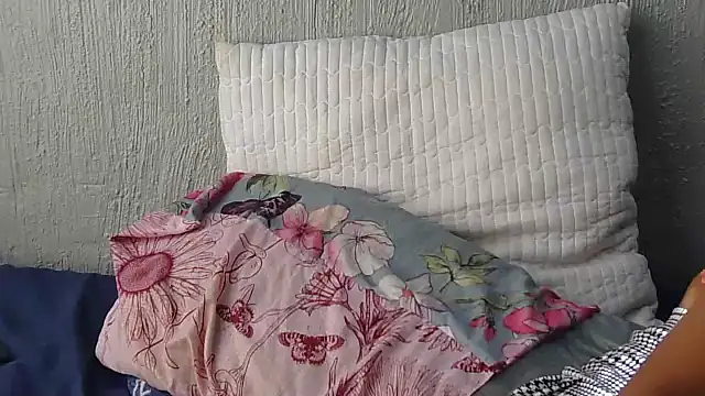 YoungPhatKitty live sex cam