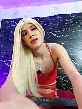 crislingery_dolli (T young) - suck dildo with a lot of saliva