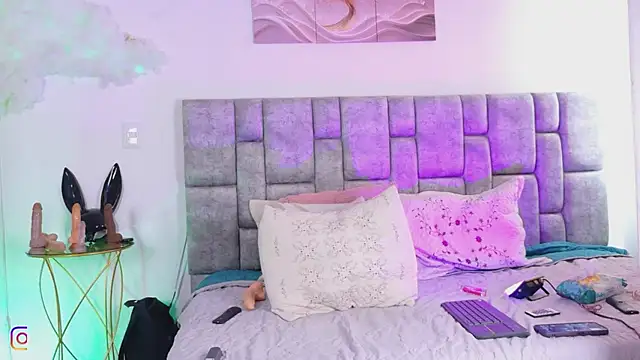 MiiaBlumm_ webcam
