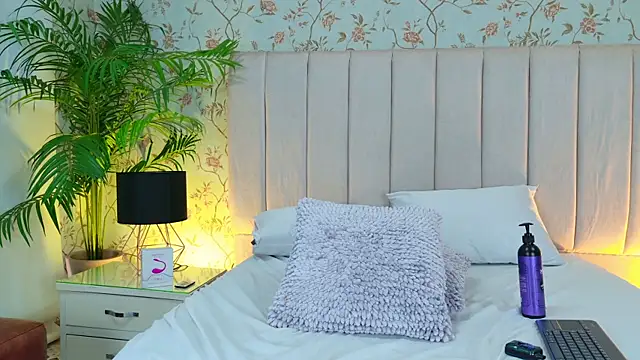 Carrie_GB webcam