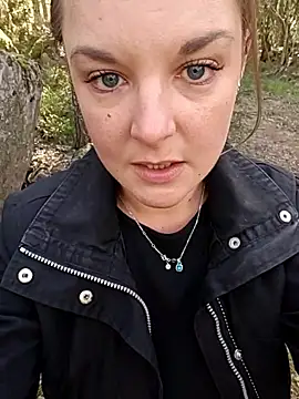 SwedishJennifer online webcam