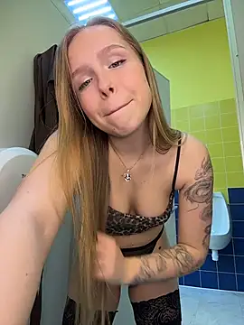 Liza_risky from StripChat is Freechat