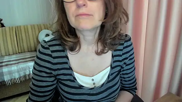 lauraoven webcam
