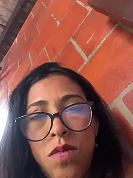 Emma__cumlovee webcam
