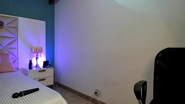 JuliMonroe19 webcam