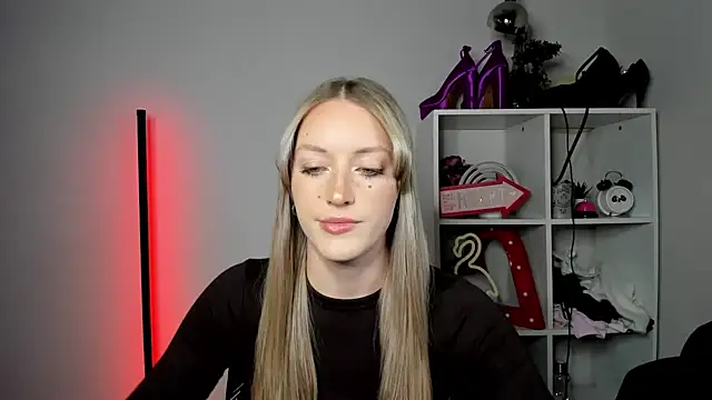EvelynBlond webcam