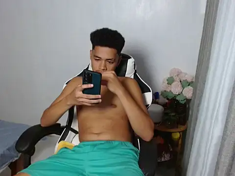 curlyasian_njxx webcam