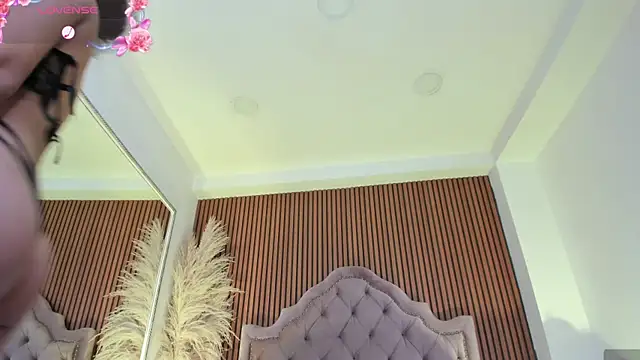 CarolineFyre webcam