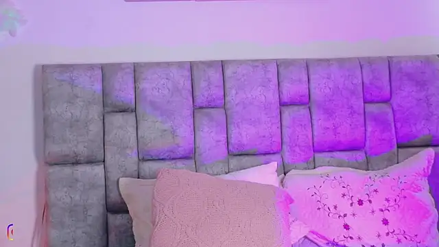 MiiaBlumm_ webcam