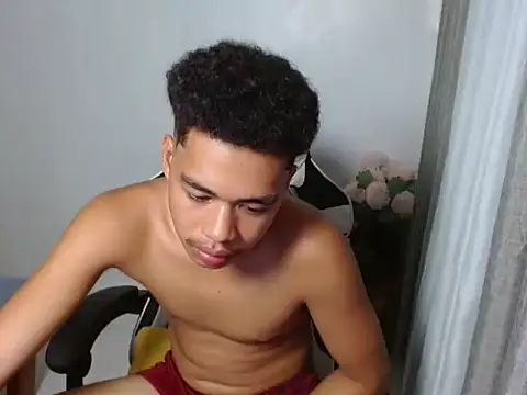 curlyasian_njxx webcam
