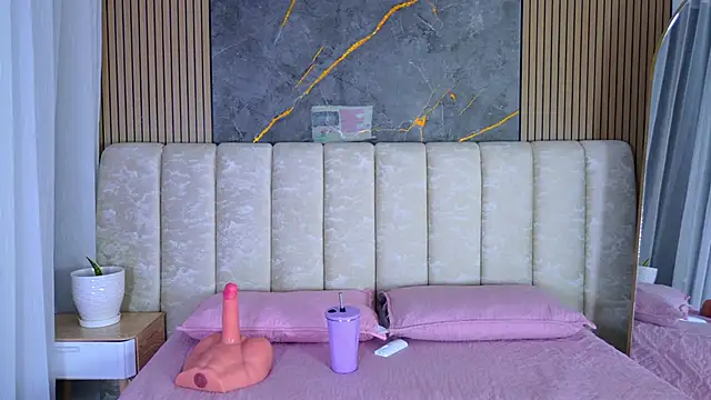 mia_scot webcam