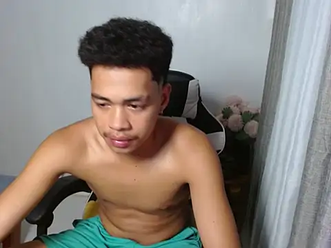 curlyasian_njxx webcam