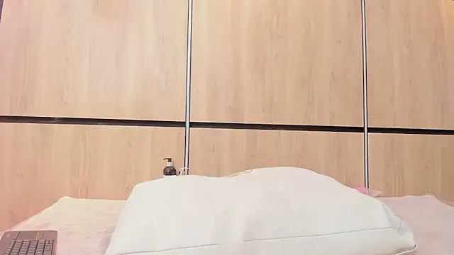 ikia_lopez_ webcam