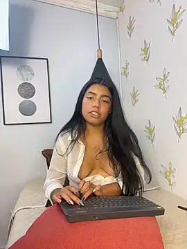 Laia_white webcam