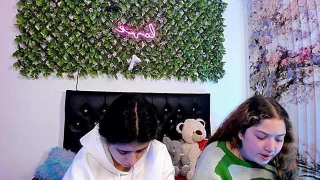 valeria_and_zoe webcam