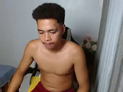 curlyasian_njxx webcam