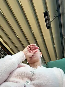 Webcam Model (VikaBunny1)  is live.Free join now!
