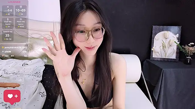 queenbb88 (F young) - 无内M腿特写蹭JJ