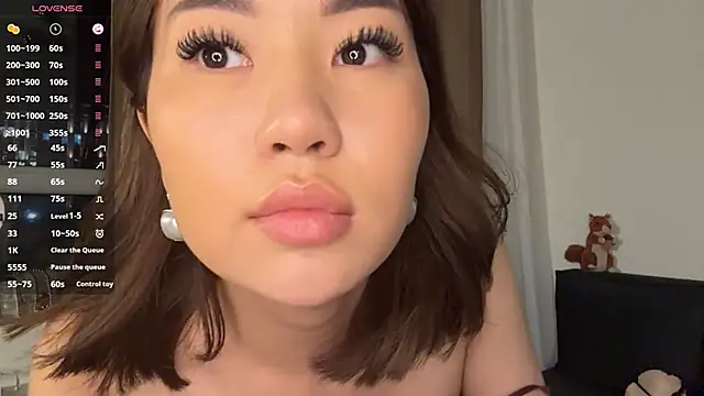 Ur_neighbor_Kira webcam