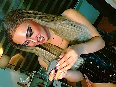 HOLLYWOOD_QUEEN_88 webcam