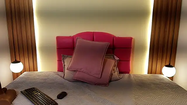 IvonneRoss_ webcam