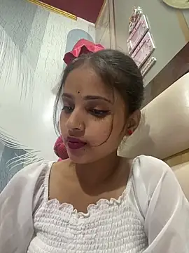 Naina11100 webcam