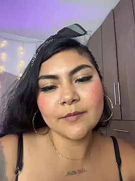 ItsEla webcam