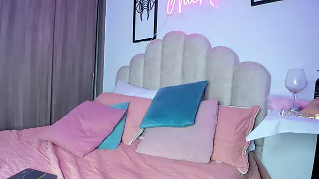 NaomiAsha webcam