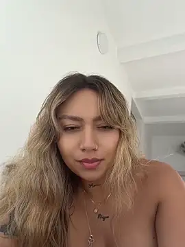 amanda-medrano1 (F young) - Play my boobs