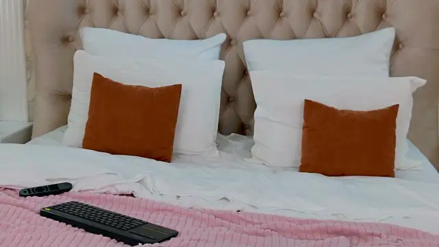 milaleoneli webcam