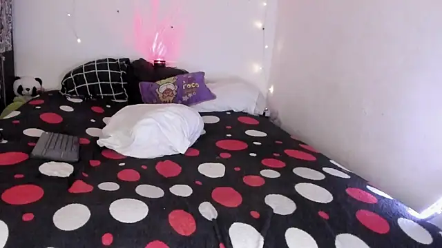 chloe_kisses webcam