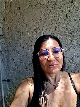 maturexxxnaughty (F milf) - I put a lollipop in my ass and suck it.
