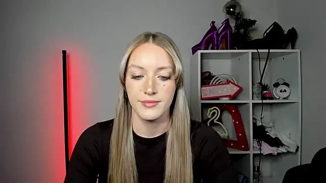 EvelynBlond webcam