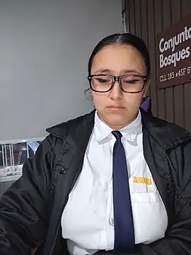 cute_penelope (F young) - zoom pussy+rub clitoris at work🤫shh