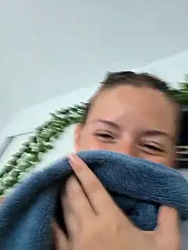 sapphir3xoxo (F young) - Surprise