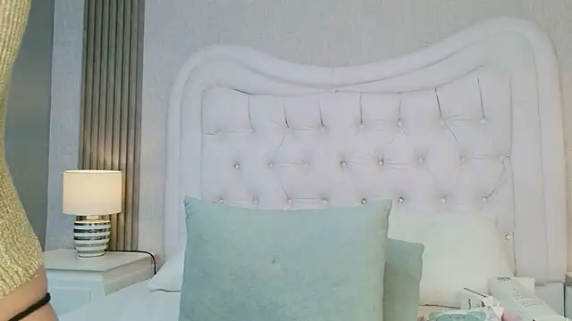 scarlettpetrova (F teen) - fingers my pussy