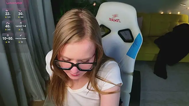 sophie_peach_ (F teen) - touch my tits