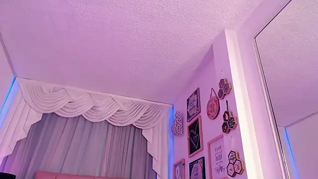 IsabelleDaza webcam