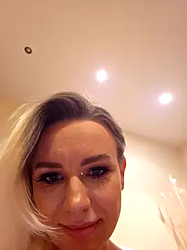 AureliaDoux webcam