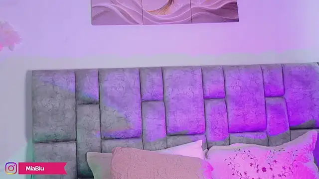 MiiaBlumm_ webcam