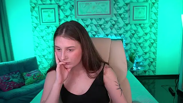 VikVikLove webcam
