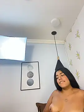Laia_white webcam